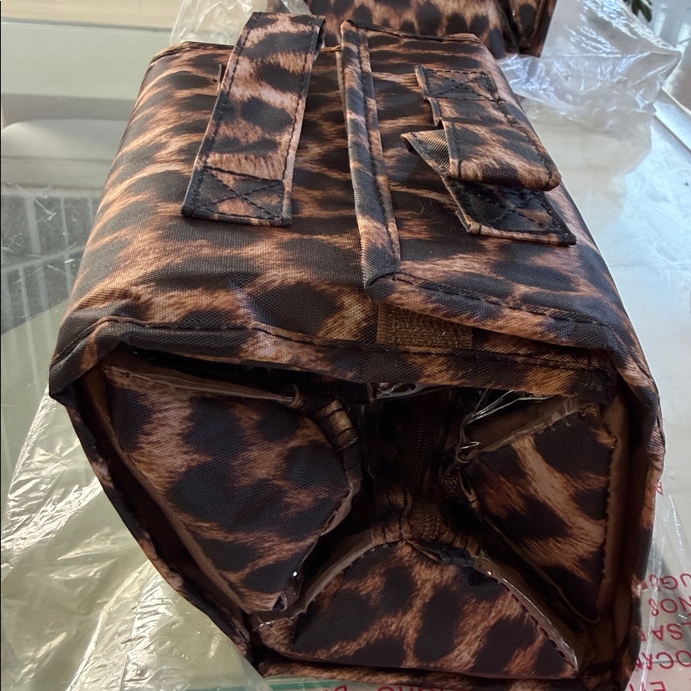 Leopard Print Women's cosmetic/Jewlery travel bag - Picture 3 of 3